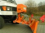 Centralka elektro-hydrauliczna na 12 V do sterowania funkcjami pługa.
